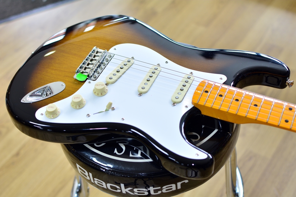 fender classic series 50s stratocaster lacquer review